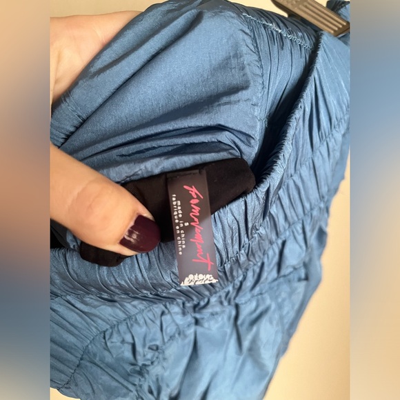 FREE PEOPLE movement shorts size small! Such a pretty color! Like new - Picture 3 of 5